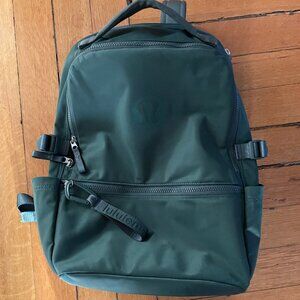 New Crew Backpack 22L Dark Forest